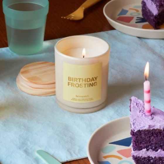Birthday Frosting 7.5 oz candle