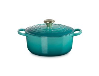 4.5qt Signature Cast Iron Round Dutch Oven Riviera