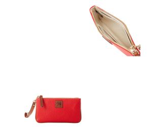Pebble Grain Medium Wristlet