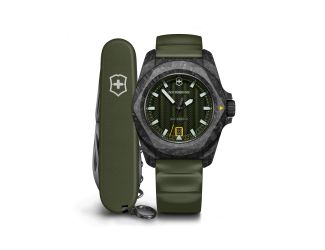 I.N.O.X. Auto 41mm, black carbon case, black carbon bezel, green dial, green rubber strap