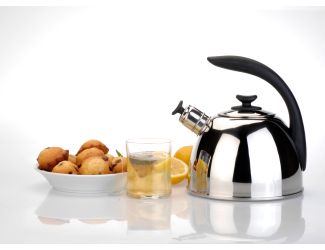 Lucia 18/10 SS Whistl. Kettle, 2.6qt, Essentials