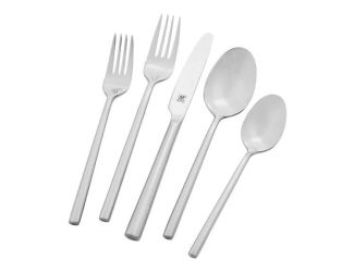 Perfectly shaped oval handles represent distinction in the Aberdeen pattern. This set provides a feeling of substance and quality in the hand and on the table. With a highly polished mirror finish, this sleek design is a perfect complement to any table se
