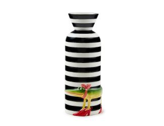 Patience Brewster's Gloria Alligator is a tribute to humor, to kicking up your heels, and to grinning, no matter what. Present your prettiest posies in the ceramic Patience Brewster Gloria Alligator Vase, featuring hand-painted Gloria on a backdrop of bol