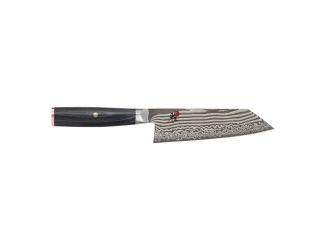 Blends the versatility of the classic Chef style knife with the precision of a Santoku knife. Revolutionary FC61 steel core with fine carbide distribution. Protected by a durable 48 layers of damast steel. Fine carbide distribution creates a razor sharp a