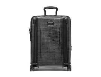 The long-lasting build and integration of recycled materials make this a sustainable choice for work trips, long weekends and travel abroad. Its sleek aesthetic is as enduring as its construction.