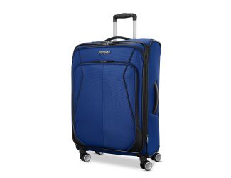 Softside just got a style moment. 4 Kix 3.0 shows off an updated look, bold piping, and details that catch the light as you roll. Expansion on every size keeps packing easy, while upgraded bumpers and corner protectors are there for every bump, curb, and 
