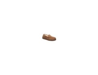 It's Sunday morning, your coffee is warm, and there's a chill in the air. The perfect time to relax, kick your feet up, and settle in. These soft slippers are perfect for a day at home. The hint of plaid on top adds a bit of a cozy cabin vibe, and the woo