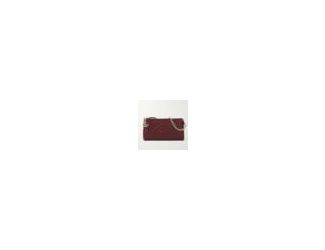 Part of the GG Marmont collection, this small shoulder bag features a soft, structured silhouette and the signature Double G as a zip puller. The bag is crafted in matelass chevron leather with gold-toned hardware and bordeaux taffeta lining. It features 