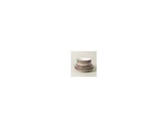 The nostalgic charm of old enameled collections. Stylish and contemporary, the Beja collection adds a sophisticated yet casual look to any table. With graceful lines, both dinnerware, and serving pieces feature a sleek rim in three traditional colors that