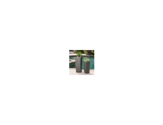 These flower pots are a great way to spruce up your patio. Made with top quality wicker and an iron frame these are both simpel and elegant all in one. Put any plant you want to show off in them or use them to start a small herb garden. How ever you decid