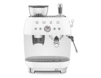 Thanks to the built-in coffee grinder, the true coffee flavor from freshly ground coffee beans. 
Coffee machine ready to use in few seconds and steam always ready. 
Espresso coffee machine designed for perfect delivery of true Italian espresso, with funct