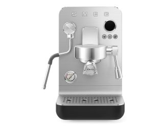 The Triple thermoblock heating system guarantees a fast switch of the machine, provides stability in the coffee temperature and powerful steam. 
15 bar pump power for consistently correct extraction of your espresso. 
Coffee machine completely designed an