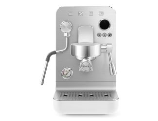The Triple thermoblock heating system guarantees a fast switch of the machine, provides stability in the coffee temperature and powerful steam. 
15 bar pump power for consistently correct extraction of your espresso. 
Coffee machine completely designed an