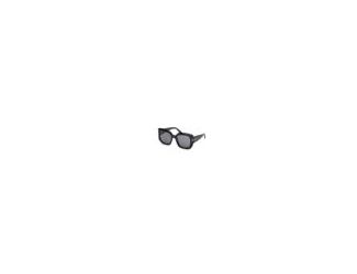 Effortlessly glamorous with an oversized square silhouette, the Carla sunglasses combine refined elegance and modern flair. Crafted from shiny acetate and meticulously cut with sleek bevel lines, this Italian-made style features the iconic 'T' logo on the