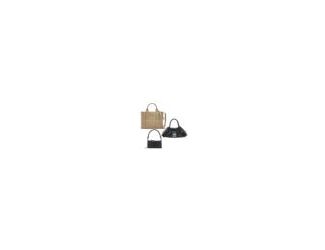 Fashionista, here she comes! A bag for every occasion all in the latest Marc Jacobs trends. First, the Medium Leather Tote, a go-to carryall that's ready for anything you throw in it. This tote features a zipper closure and can be worn by the top handle o