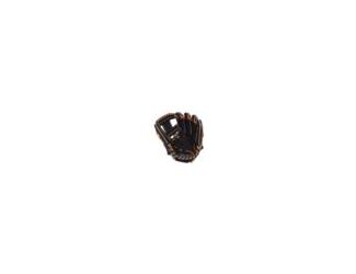 The Rawlings 11.5-inch Heart of the Hide Traditional infield glove is the perfect glove for players who want a classic feel and look on the field. Featuring black leather with tan laces, this glove colorway will take you back in time.The construction of t