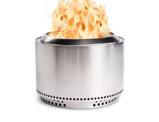 The fire pit created for community. Easily light up a smokeless fire anywhere life takes you, and make memories for years to come with the fire pit built to last.
You don't need a special tool to clean your fire pit. Our new, removable ash pan rests under