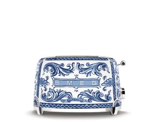 Two slots toaster with total capacity of 2 slices. It is perfect for any space, thanks to its compact dimensions. The different toasting levels and functions make it versatile and adapt to diverse types of bread and preferences.
6 different toasting level