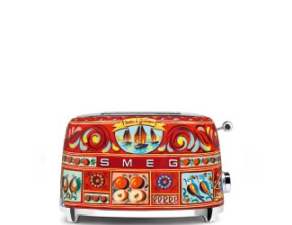 Two slots toaster with total capacity of 2 slices. It is perfect for any space, thanks to its compact dimensions. The different toasting levels and functions make it versatile and adapt to diverse types of bread and preferences.
6 different toasting level