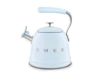 SMEG Retro 2.4Qt SMEG Whistling Stovetop Kettle - a timeless centerpiece that effortlessly combines vintage-inspired retro design with intelligent features, all wrapped in a stunning SMEG signature hues. Elevate your tea or coffee brewing experience with 