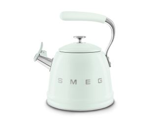 SMEG Retro 2.4Qt SMEG Whistling Stovetop Kettle - a timeless centerpiece that effortlessly combines vintage-inspired retro design with intelligent features, all wrapped in a stunning SMEG signature hues. Elevate your tea or coffee brewing experience with 