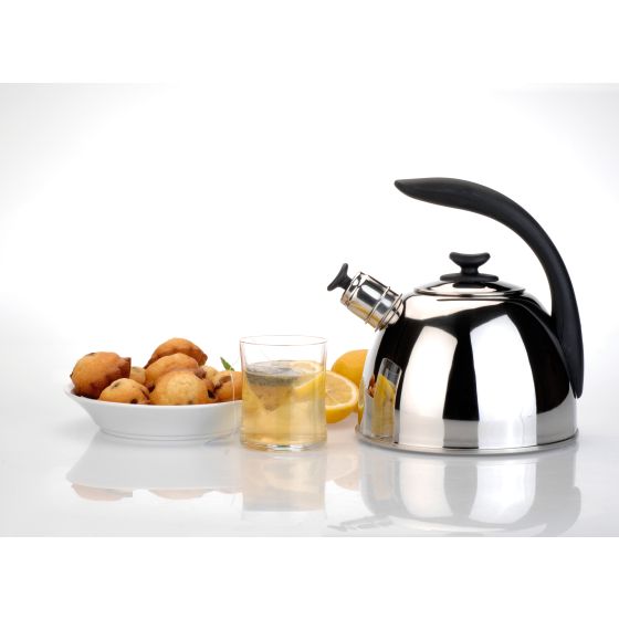 Lucia 18/10 SS Whistl. Kettle, 2.6qt, Essentials