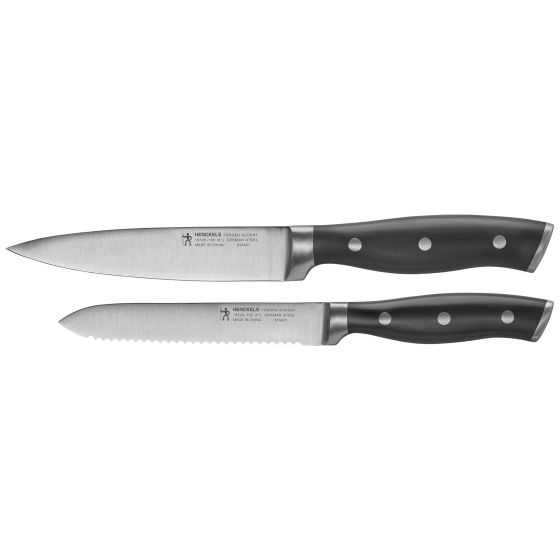 Forged Accent knives are fabricated from high-quality German stainless steel, perfect for precision cutting. The forged bolster construction seamlessly transitions from blade to handle for durability and balance. Curved for comfort, the triple-rivet handl