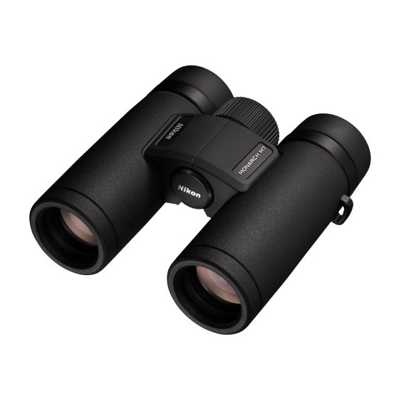 The next generation of compact MONARCH binoculars with a 30mm objective and 10x magnification power. An unparalleled Nikon optical system with ED glass and multilayer lens and prism coatings delivers an expansive field of view, liberating low-light capabi