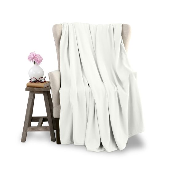 The Vellux Fleece Blanket is the perfect layer for your bed. Made from premium microfiber yarn, the lightweight yet warm Blanket offers extra softness and a refined look. We brushed the Blanket on both sides to create more air pockets that keep you warm a