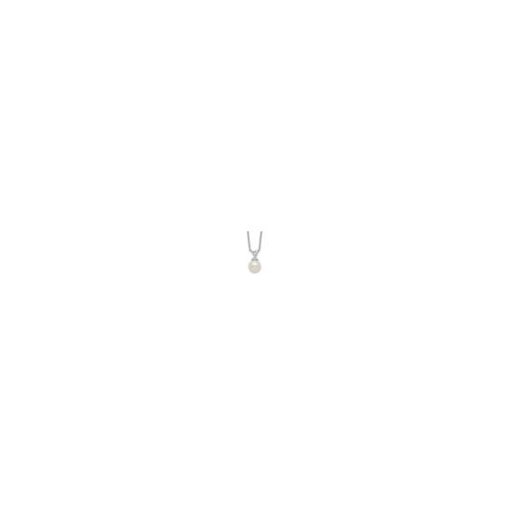 A dainty accent for your neck. This sterling silver freshwater pearl solitaire necklace is the perfect addition to any classy outfit. The 7-7.5mm pearl is strung on a 17