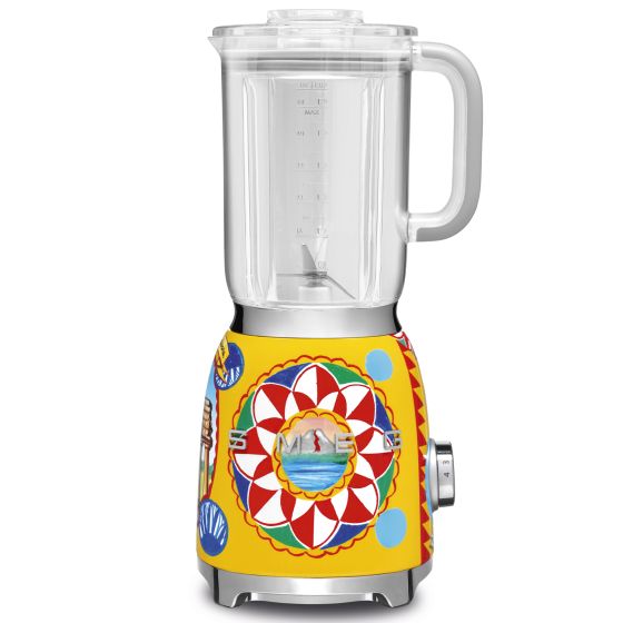 The '50 style table blender, is the perfect ally for a big variety of prepations
Four manual speed levels, for high performance even with small food quantities
Smoothie, Green Smoothie and Ice-Crush: three pre-set programs for the ideal final result
Auto-