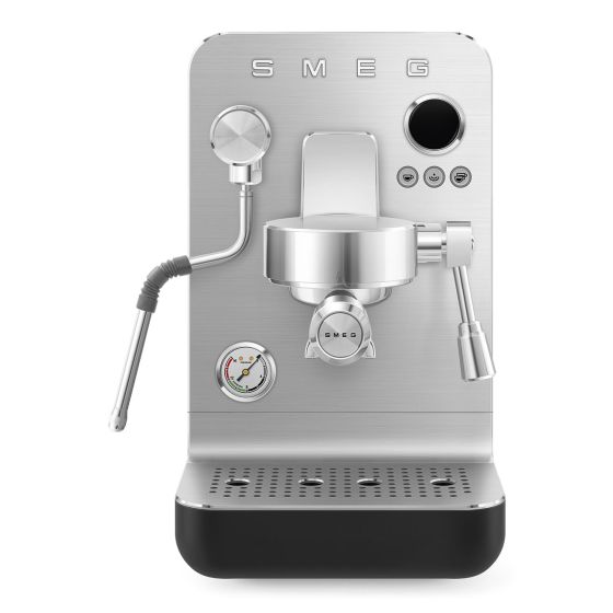The Triple thermoblock heating system guarantees a fast switch of the machine, provides stability in the coffee temperature and powerful steam. 
15 bar pump power for consistently correct extraction of your espresso. 
Coffee machine completely designed an