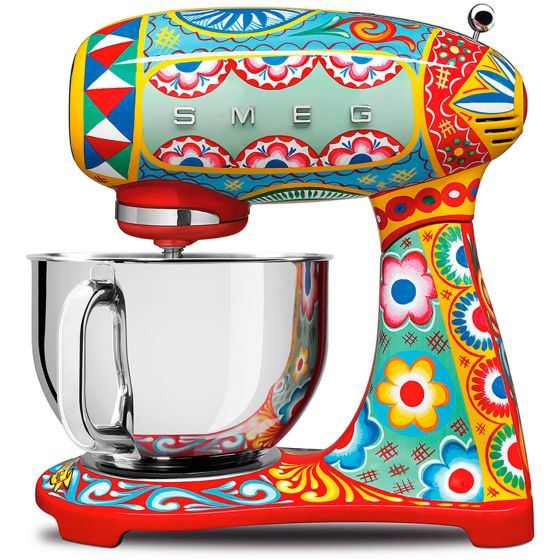Ten speed levels to best adapt the different dough consistencies, to always ensure excellent results
Smooth Start system, for a perfect blending efficiency of ingredients and less spots
Powerful motor and planetary rotational motion to guarantee a perfect